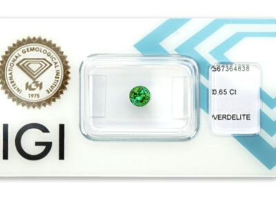 verdelit 0.65ct deep yellowish green s IGI certifikátem