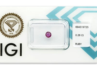 rubín 0.28ct purplish pink - red s IGI certifikátem