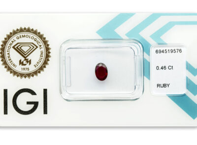 rubín 0.46ct deep purplish red s IGI certifikátem