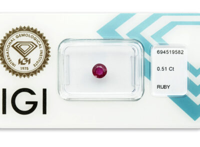 rubín 0.51ct deep purplish pink - red s IGI certifikátem