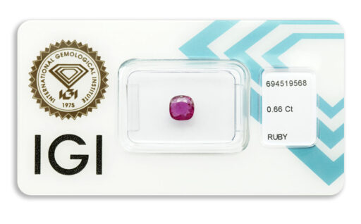 rubín 0.66ct deep purplish red s IGI certifikátem