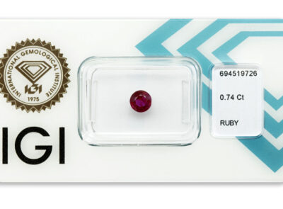 rubín 0.74ct deep purple - red s IGI certifikátem