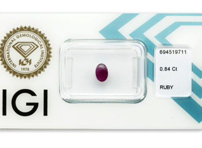 rubín 0.84ct deep purplish red (tepelně neupraven) s IGI certifikátem