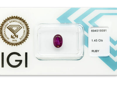 rubín 1.45ct deep purple - red s IGI certifikátem