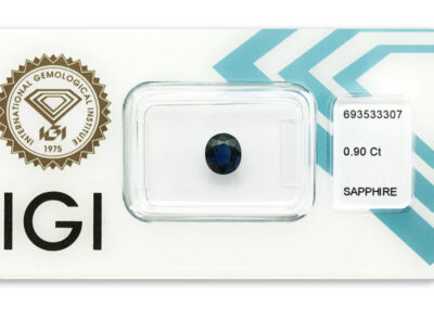 safír 0.90ct deep blue s IGI certifikátem