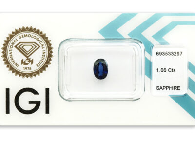 safír 1.06ct deep blue s IGI certifikátem