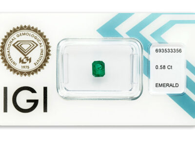 smaragd 0.58ct deep bluish green s IGI certifikátem