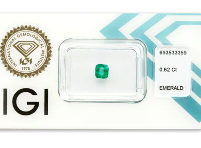 smaragd 0.62ct deep bluish green s IGI certifikátem