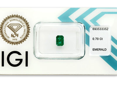 smaragd 0.70ct deep bluish green s IGI certifikátem
