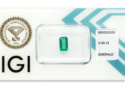 smaragd 0.85ct deep bluish green s IGI certifikátem