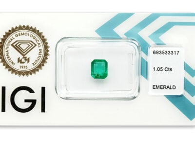 smaragd 1.05ct deep bluish green s IGI certifikátem