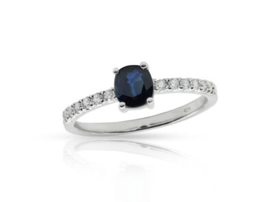zlatý prsten se safírem 0.88ct deep blue s IGI certifikátem