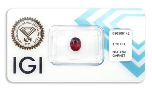 almandin 1.36ct deep reddish orange s IGI certifikátem