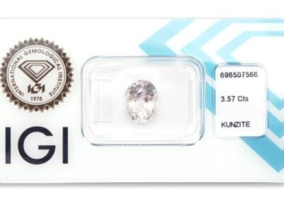 kunzit 3.57ct light yellowish pink s IGI certifikátem