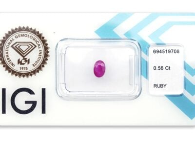 rubín 0.56ct deep purplish pinkish red s IGI certifikátem