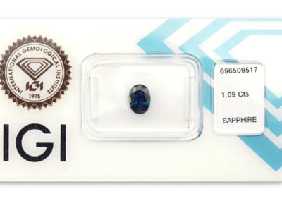 safír 1.09ct deep greenish blue s IGI certifikátem