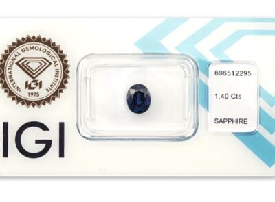 safír 1.40ct deep blue s IGI certifikátem