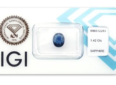 safír 1.42ct deep blue s IGI certifikátem