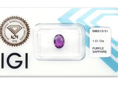 safír 1.51ct deep pinkish purple s IGI certifikátem