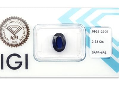 safír 3.53ct deep blue s IGI certifikátem