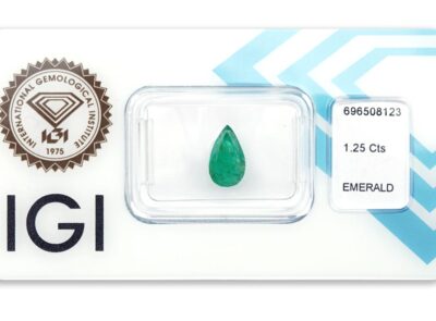 smaragd 1.25ct deep bluish green s IGI certifikátem