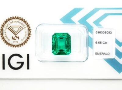 smaragd 6.65ct deep bluish green, minor s IGI certifikátem