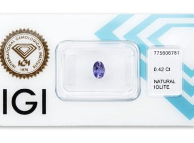 iolit 0.42ct deep bluish violet s IGI certifikátem