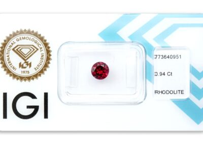 rhodolit 0.94ct deep purplish orangy pink s IGI certifikátem