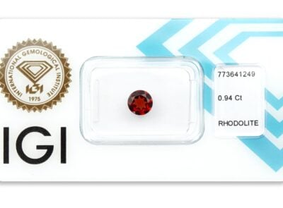 rhodolit 0.94ct deep purplish orangy red s IGI certifikátem