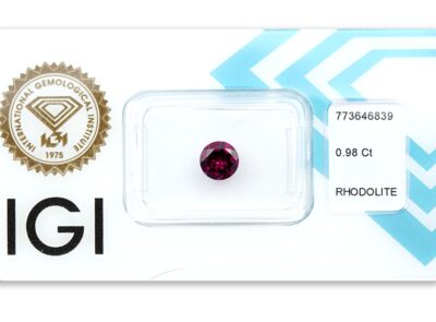 rhodolit 0.98ct deep reddish purple s IGI certifikátem