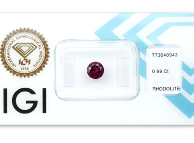 rhodolit 0.99ct deep reddish purple s IGI certifikátem