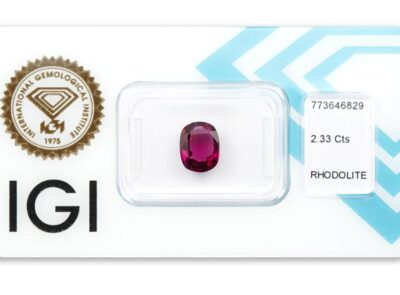 rhodolit 2.33ct deep reddish purplish pink s IGI certifikátem