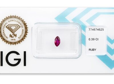 rubín 0.39ct deep purplish pink red s IGI certifikátem