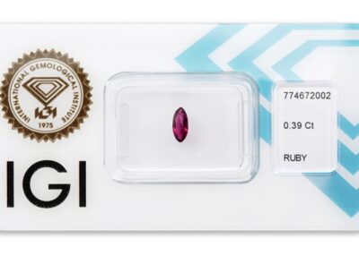 rubín 0.39ct deep purplish pink - red s IGI certifikátem