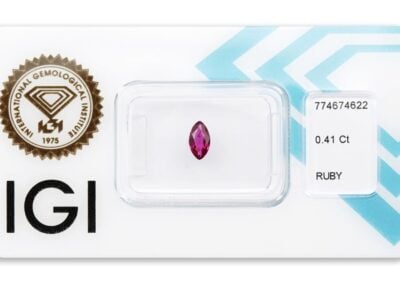 rubín 0.41ct deep pinkish red s IGI certifikátem