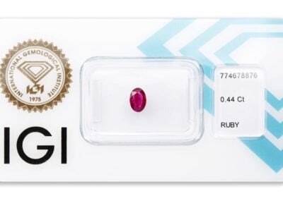rubín 0.44ct deep purplish pinkish red s IGI certifikátem