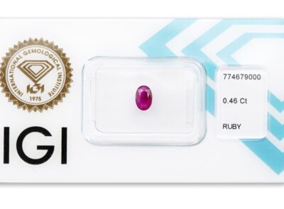 rubín 0.46ct deep purplish pink - red s IGI certifikátem