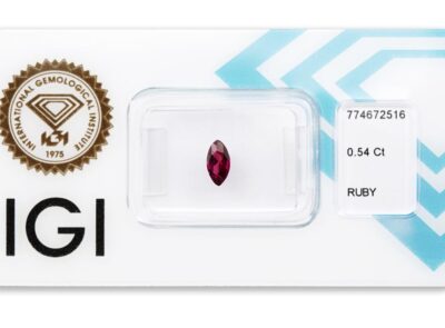 rubín 0.54ct deep pinkish red s IGI certifikátem