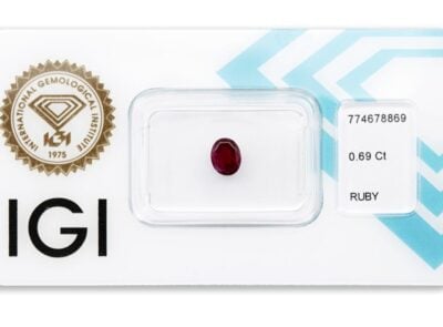 rubín 0.69ct deep purplish red s IGI certifikátem