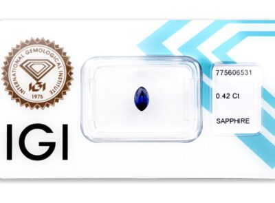 safír 0.42ct deep blue s IGI certifikátem