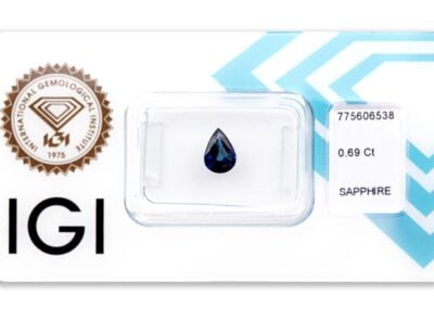 safír 0.69ct deep blue s IGI certifikátem