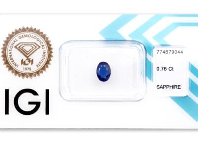 safír 0.76ct deep blue s IGI certifikátem