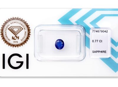 safír 0.77ct deep blue s IGI certifikátem