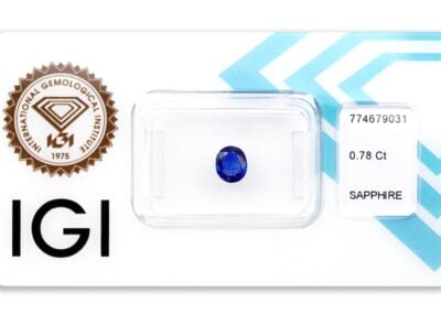 safír 0.78ct deep blue s IGI certifikátem