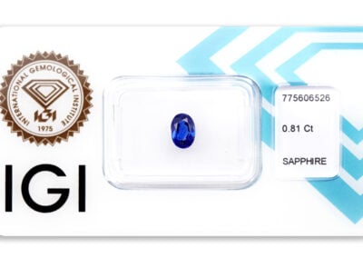 safír 0.81ct deep blue s IGI certifikátem