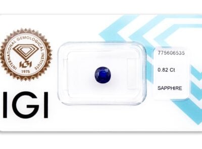 safír 0.82ct deep blue s IGI certifikátem