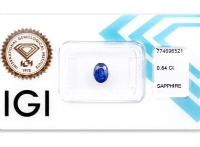 safír 0.84ct deep blue s IGI certifikátem
