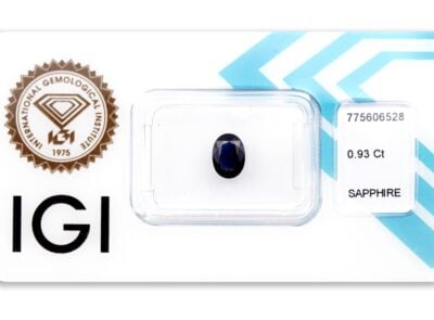 safír 0.93ct deep blue s IGI certifikátem