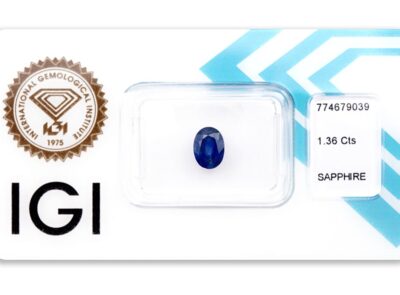 safír 1.36ct deep blue s IGI certifikátem