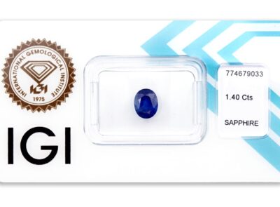 safír 1.40ct deep blue s IGI certifikátem